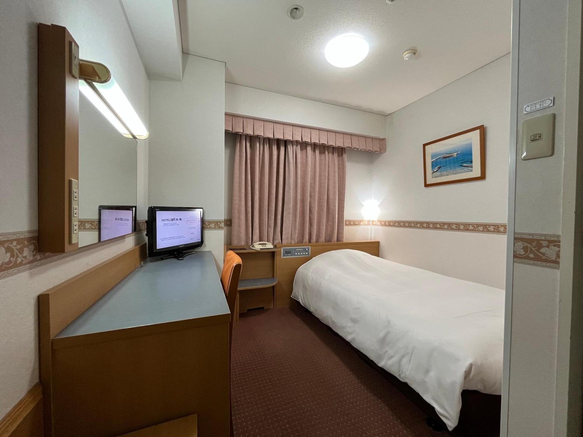 Hotel Alpha-One Marugame Bagian luar foto